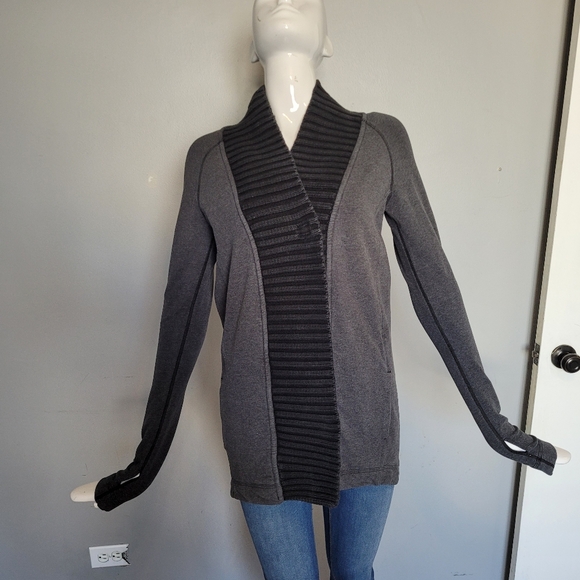 Lululemon Bliss Break Wrap, GUC, Size 2 - Picture 2 of 9